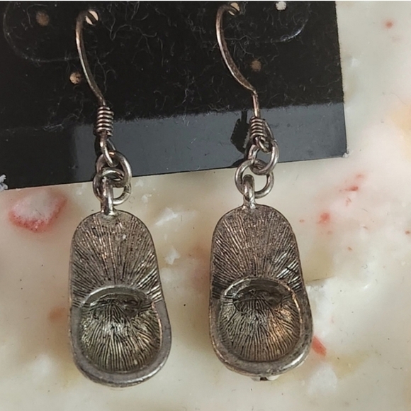 Cute Vintage Bear Shoe Earrings - Picture 4 of 4